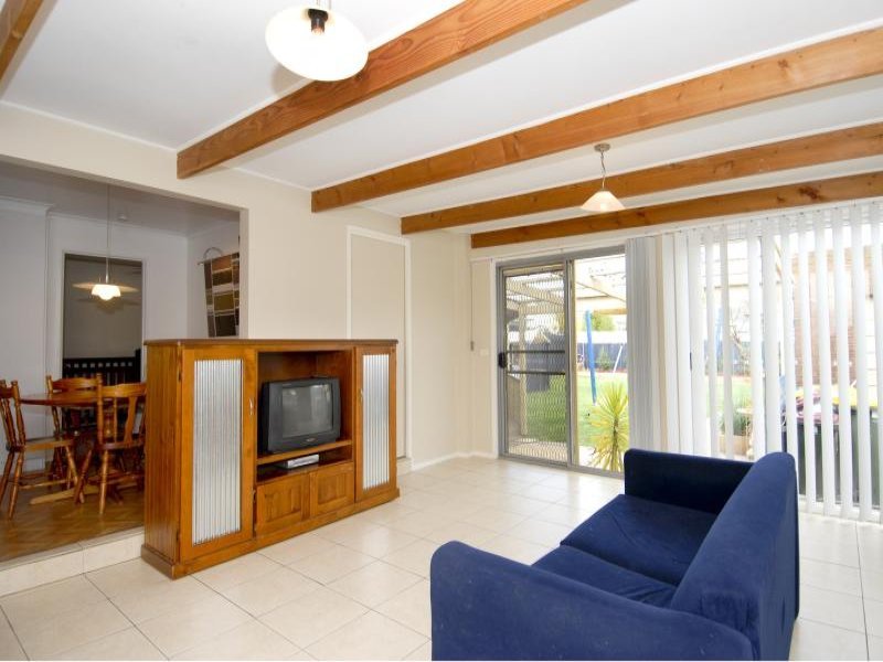 18 Lindsay Street, Newcomb image 3