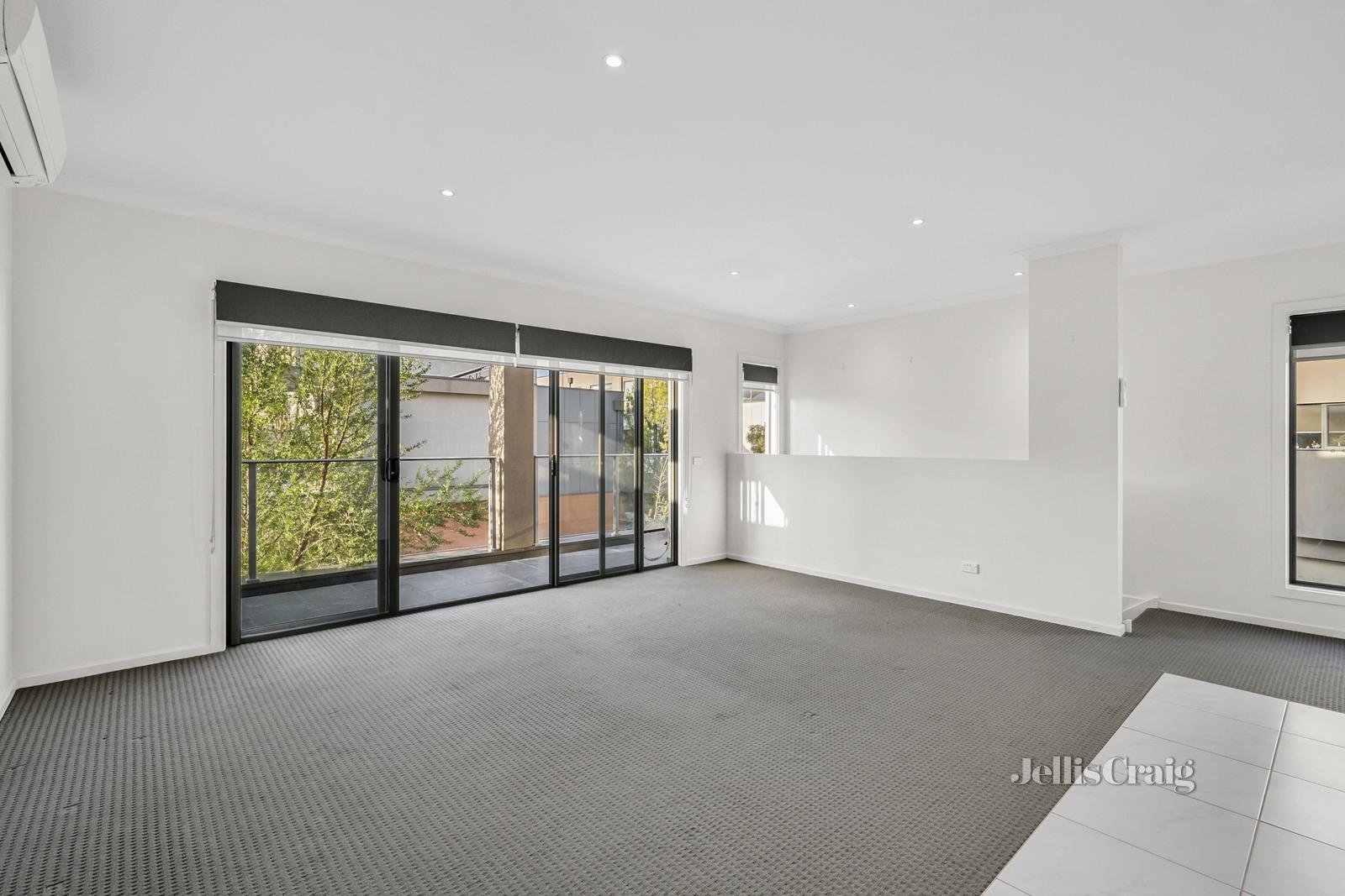 18 Lithgow Way, Mooroolbark image 5