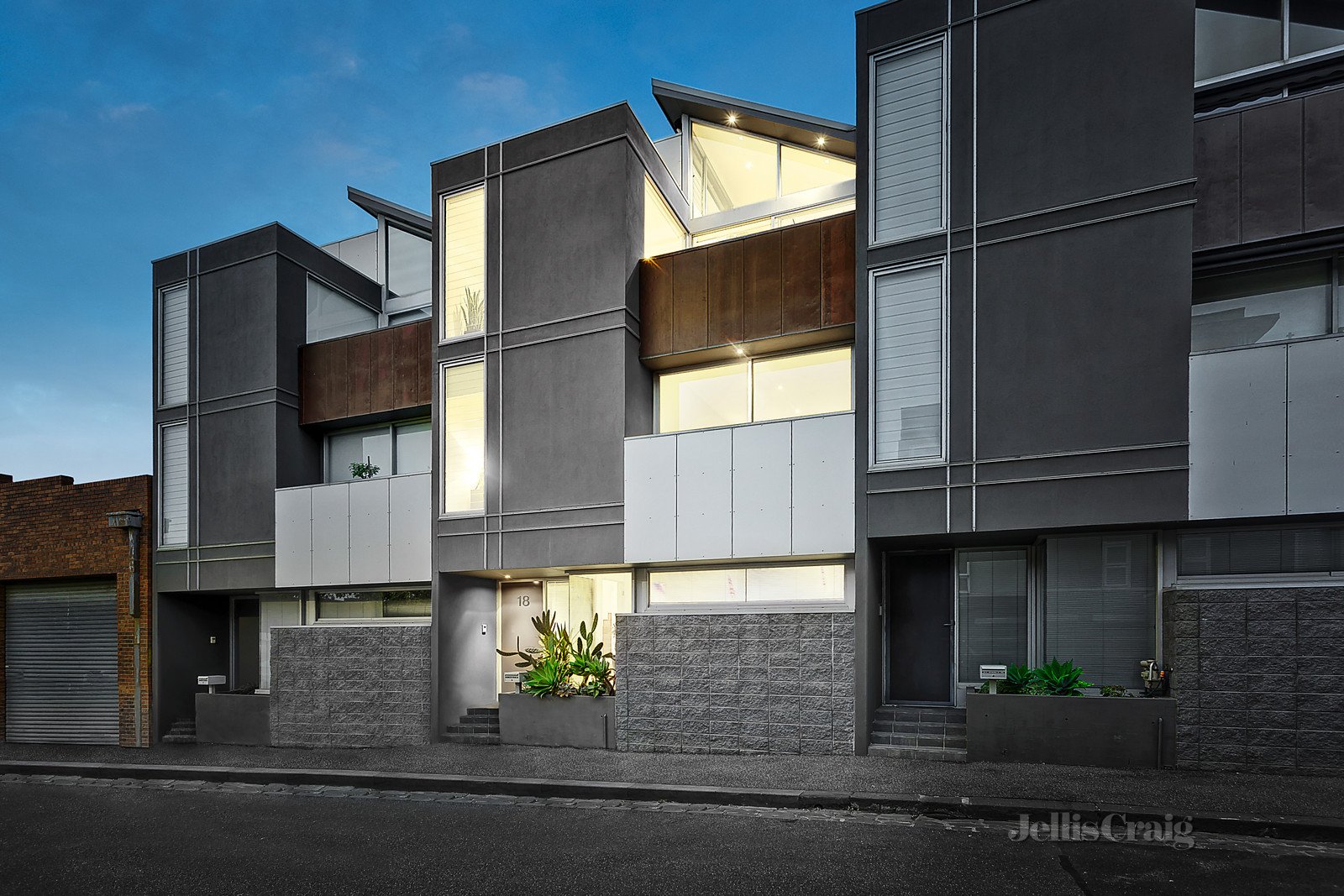 18 Little Dryburgh Street South, North Melbourne image 1