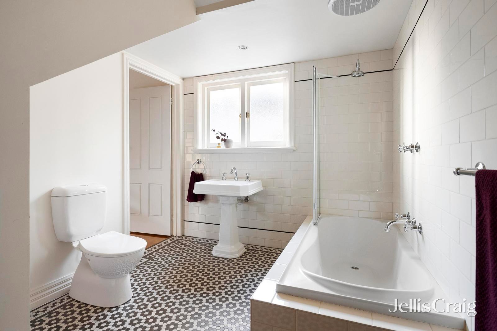 18 Logan Street, Canterbury image 13