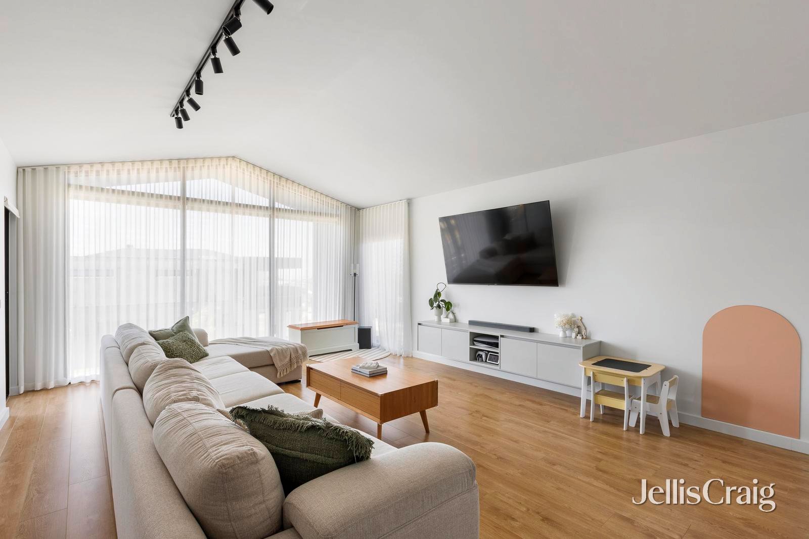 18 Lunar Drive, Greenvale image 11