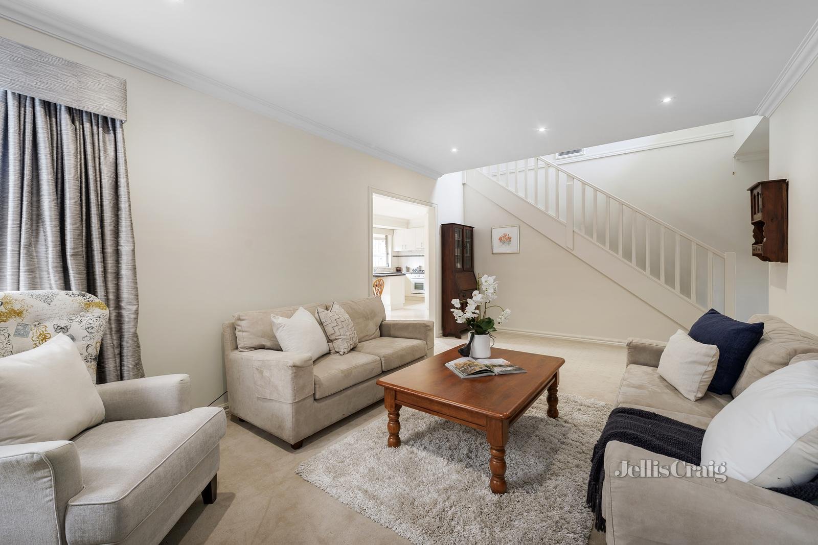 1/8 Lyell Parade, Greensborough image 2