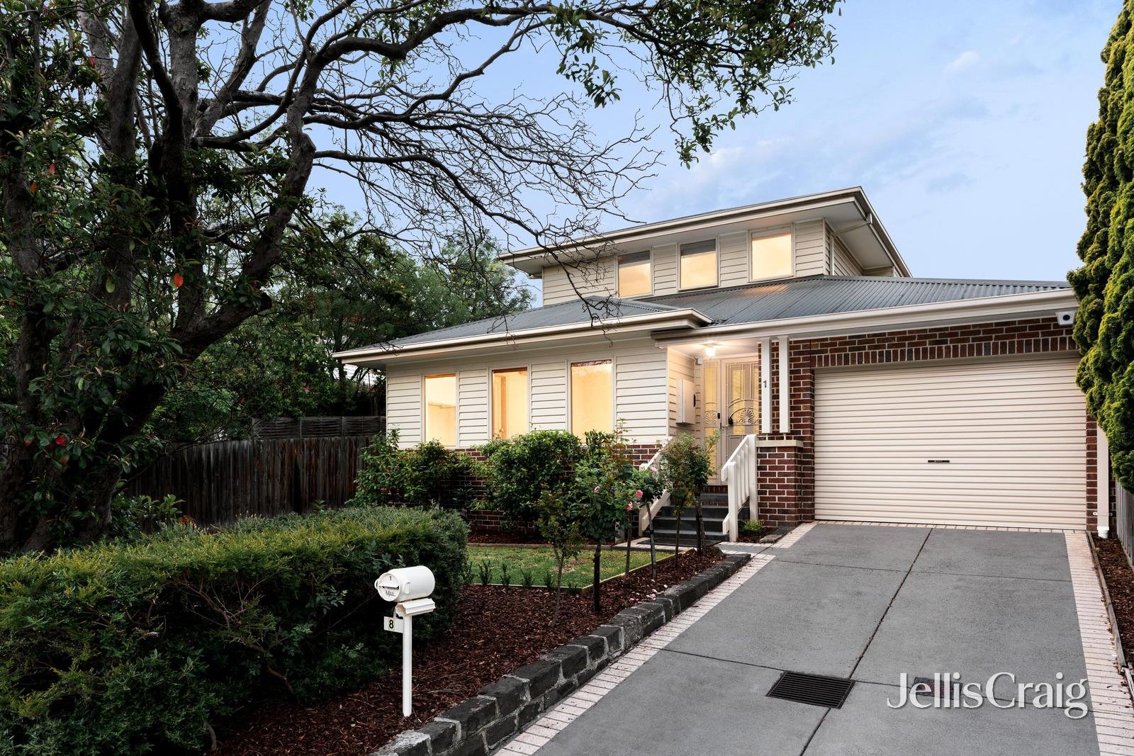 1/8 Lyell Parade, Greensborough image 1