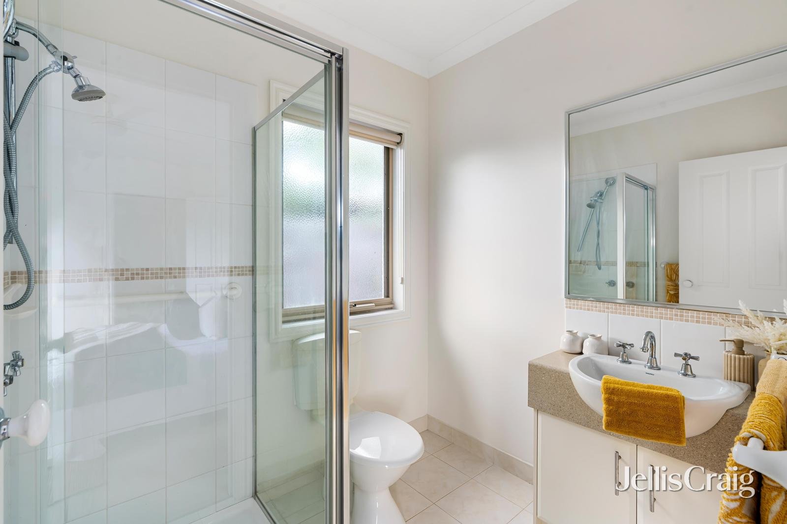 1/8 Lyell Parade, Greensborough image 12