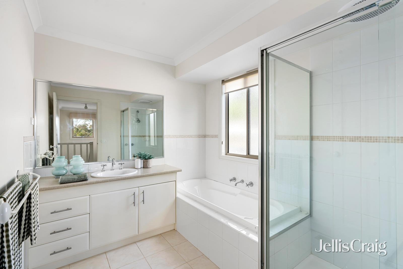 1/8 Lyell Parade, Greensborough image 14