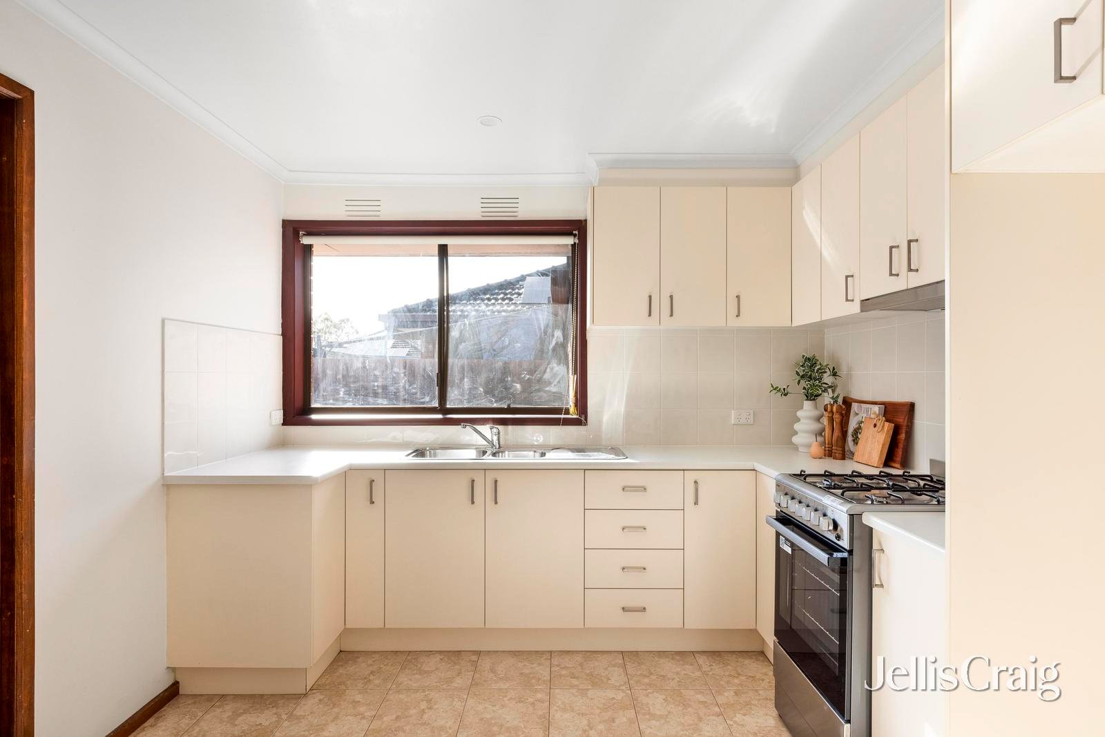 1/8 Macartney Street, Reservoir image 3