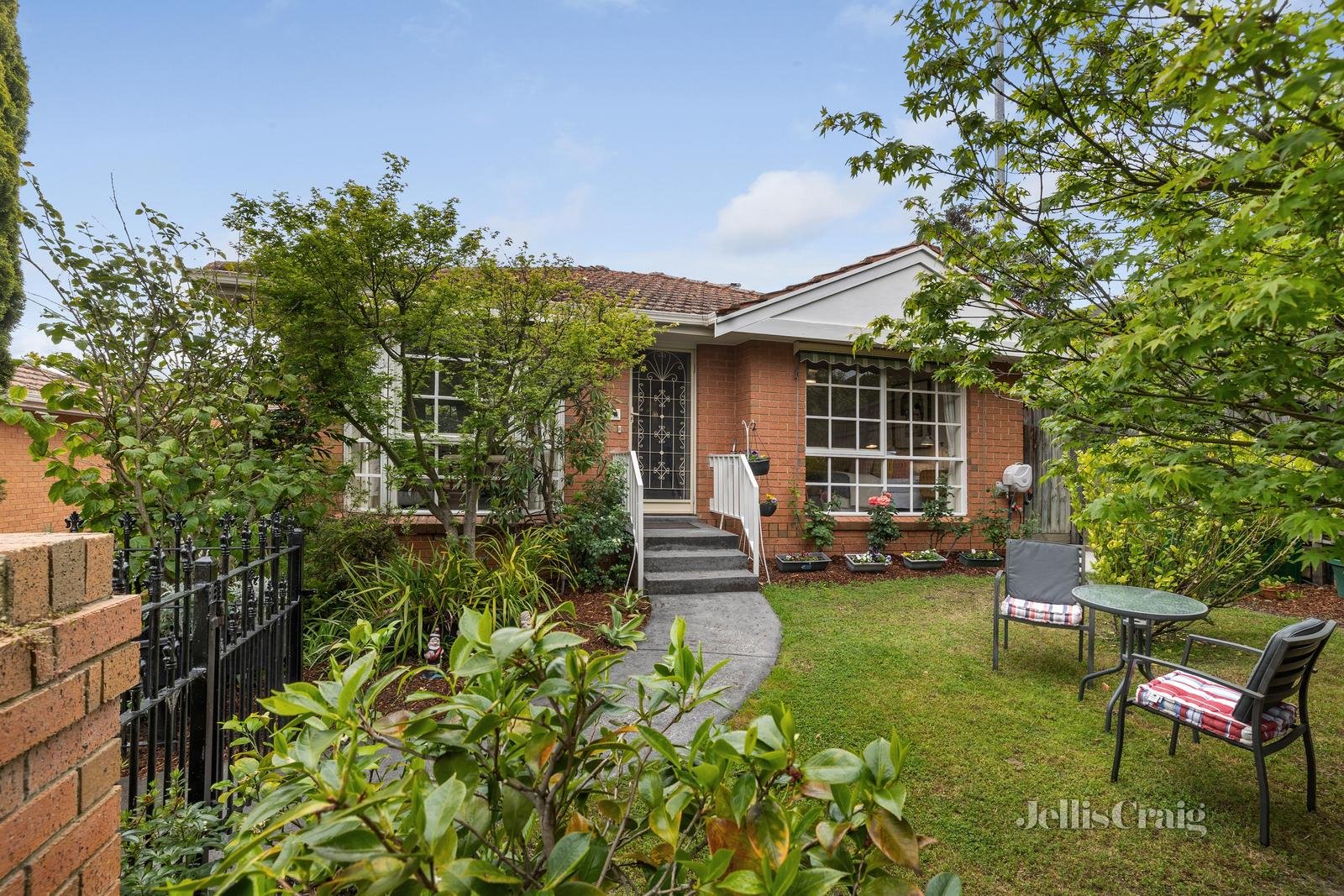 1/8 Mangan Street, Balwyn image 1