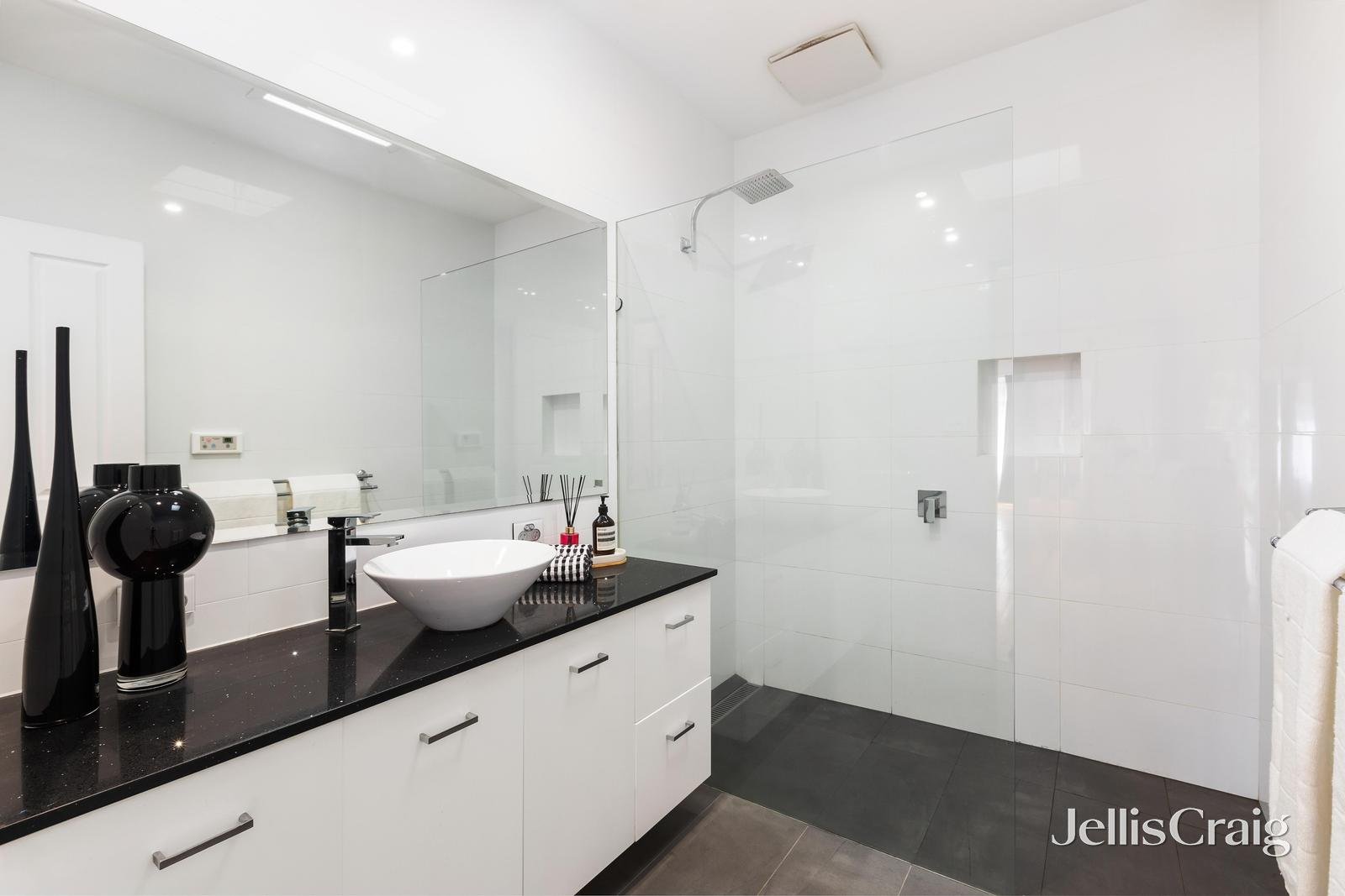 18 Marlborough Street, Bentleigh East image 9