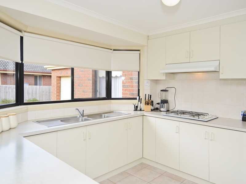 18 Mayfield Crescent, St Albans Park image 2