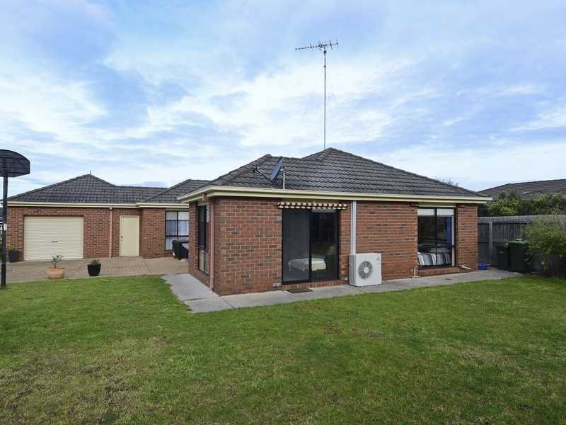 18 Mayfield Crescent, St Albans Park image 7