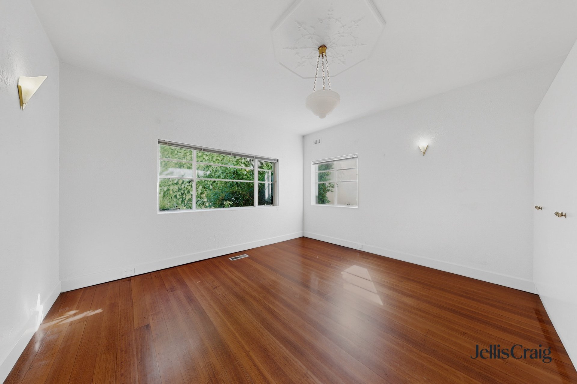 1/8 Millicent Avenue, Toorak image 5