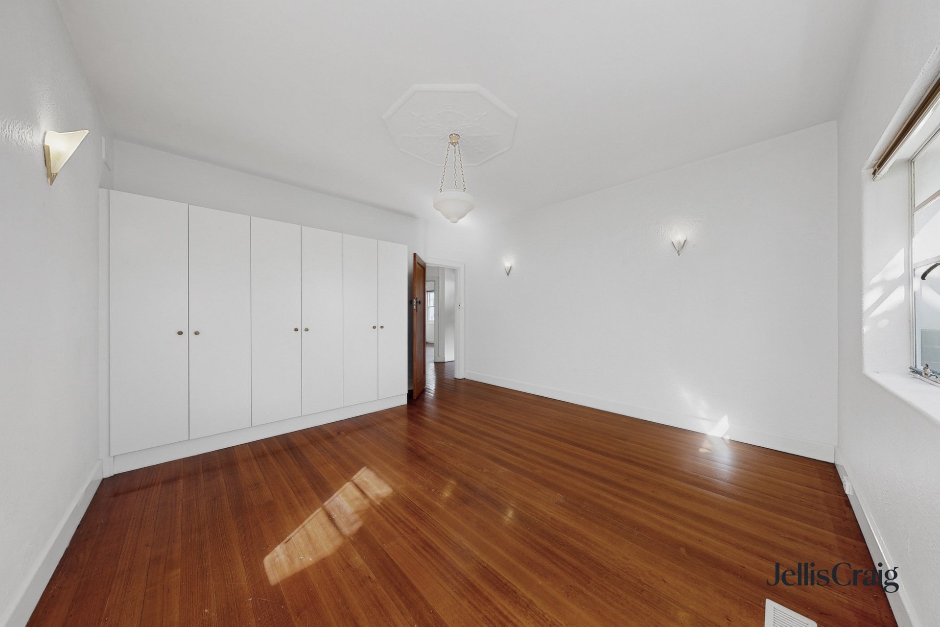1/8 Millicent Avenue, Toorak image 12