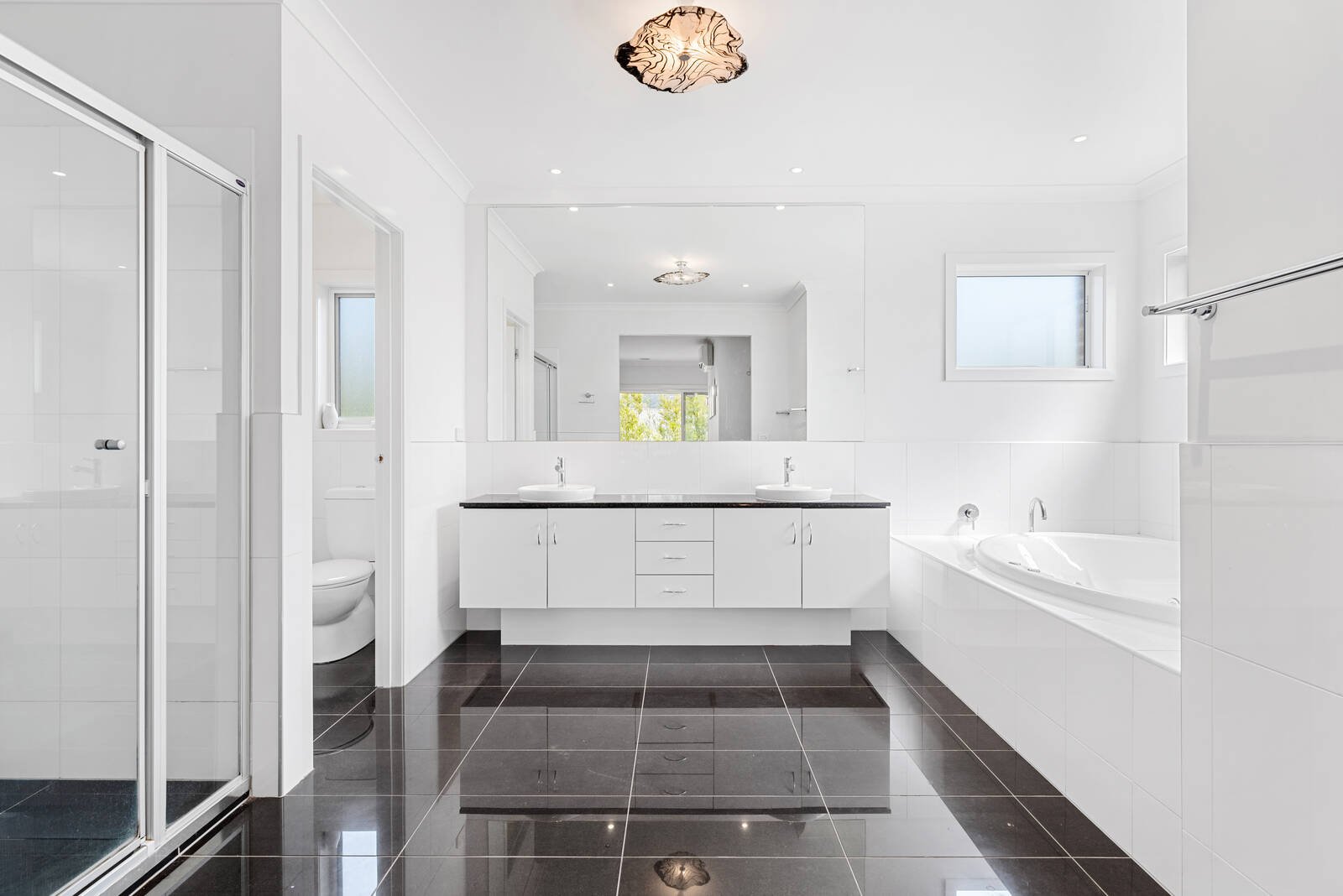Property Gallery Thumbnail 7