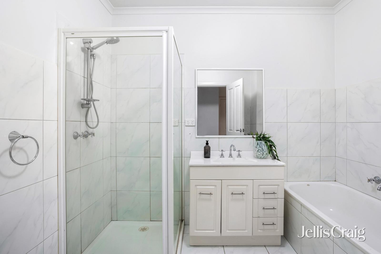 18 Mulsanne Lane, Bentleigh&nbsp;East image 9