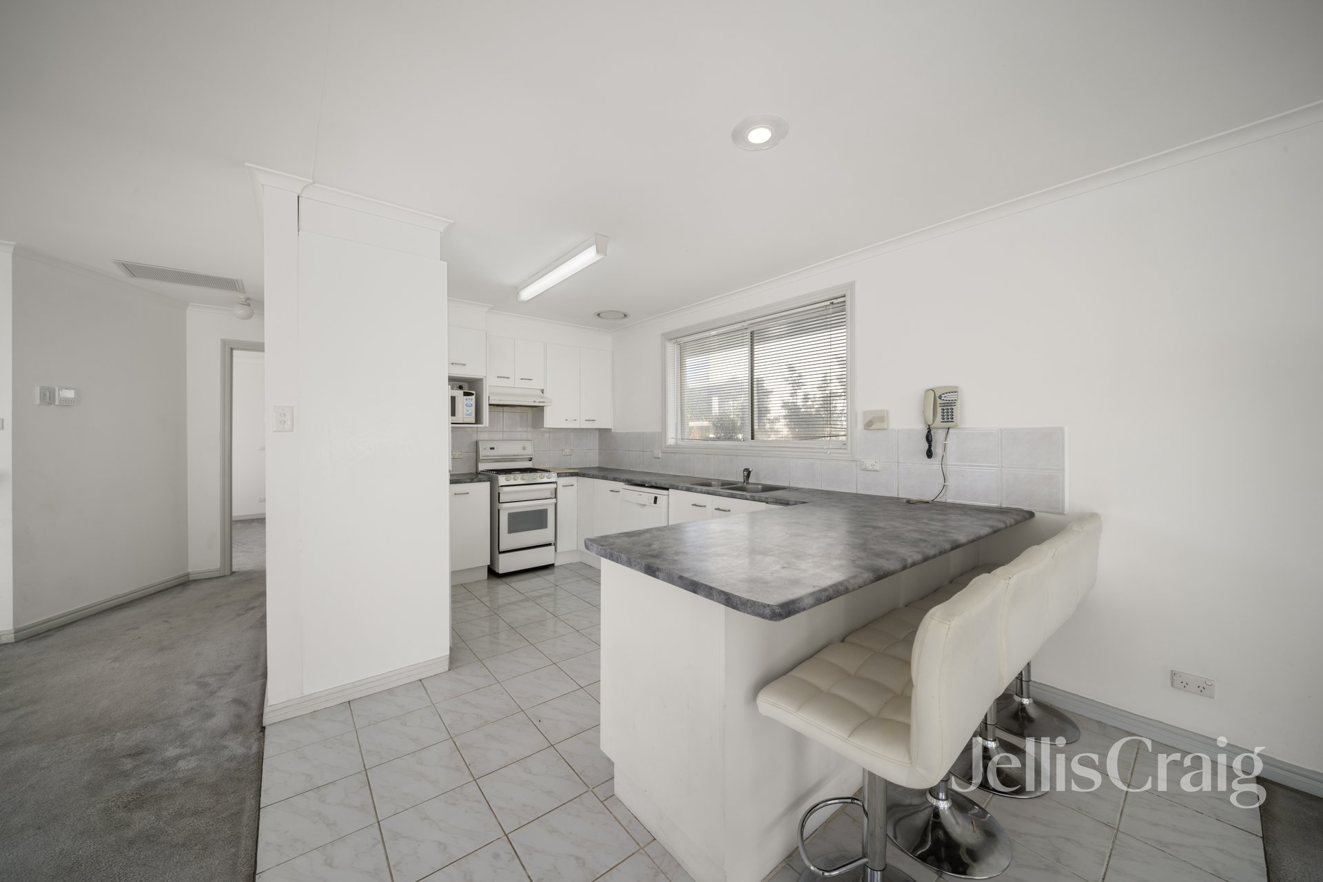 18 Newington Parade, Chelsea image 4