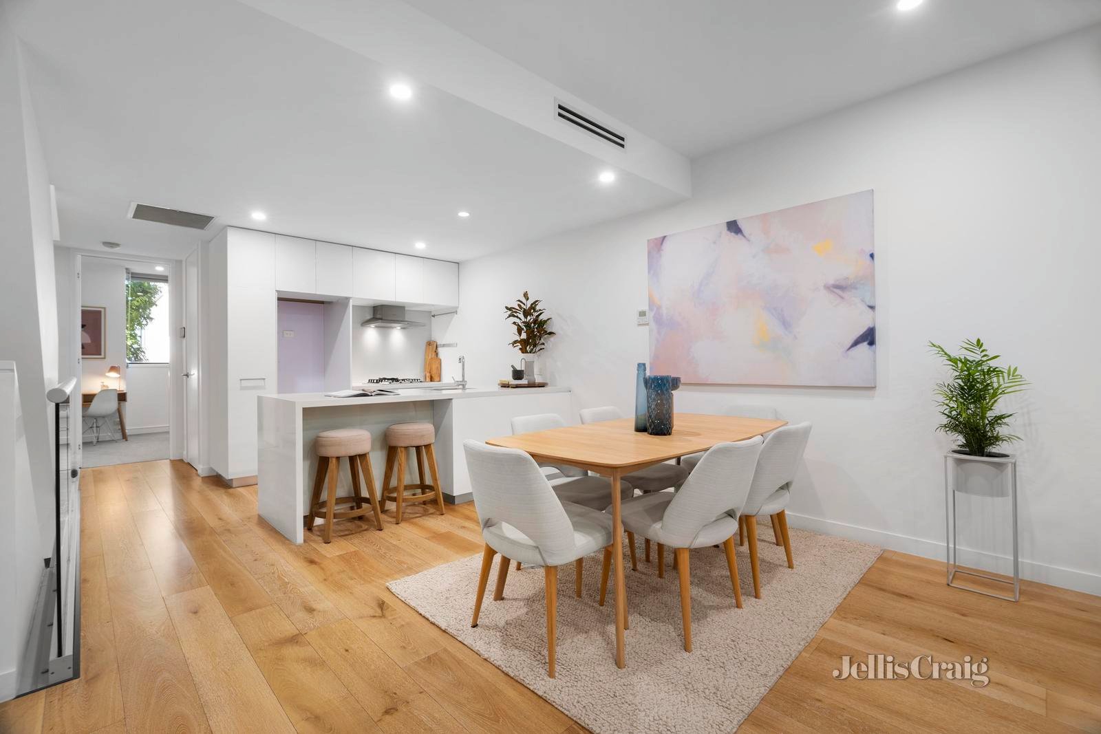 18 Norfolk Place, Malvern image 4