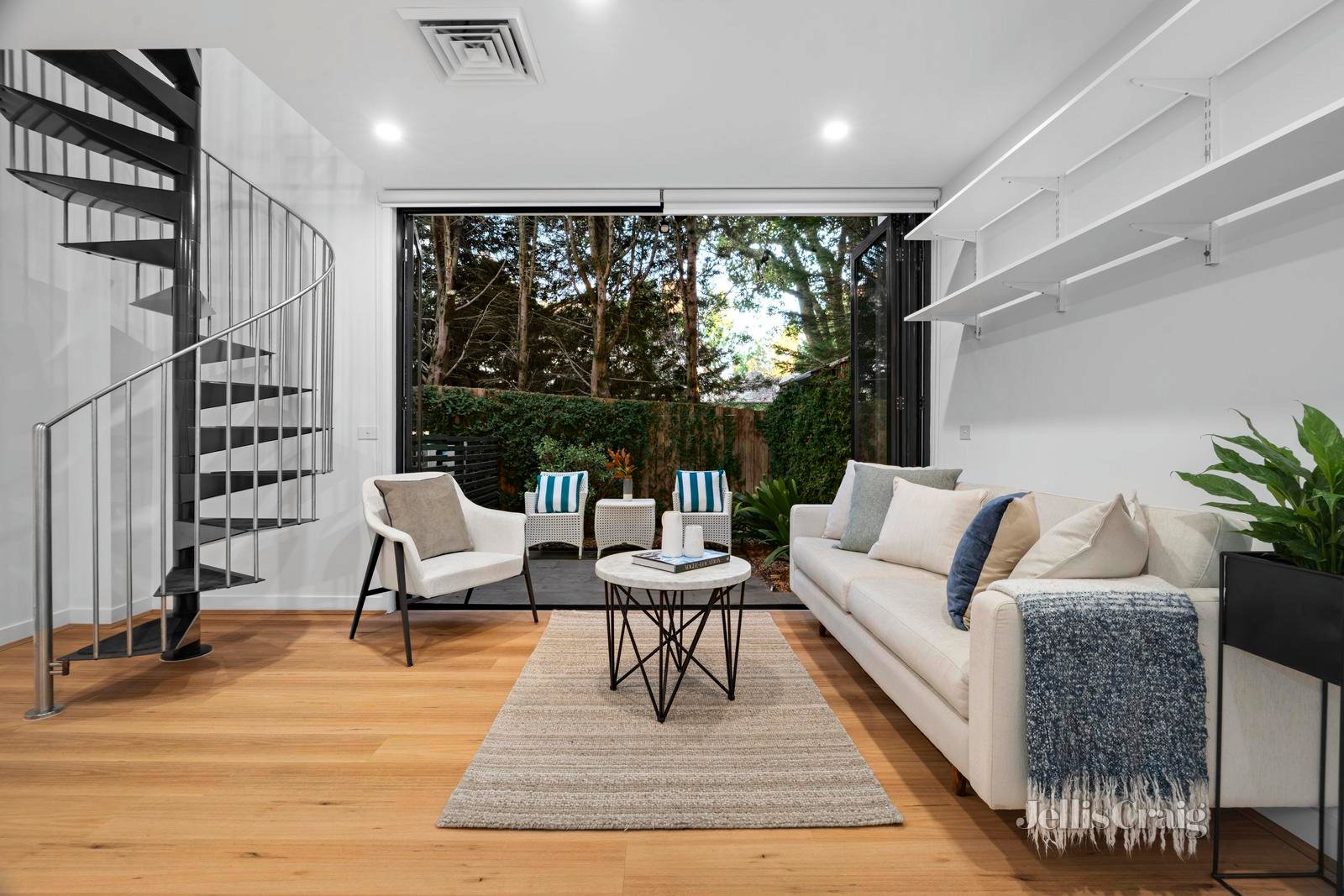 18 Norfolk Place, Malvern image 1