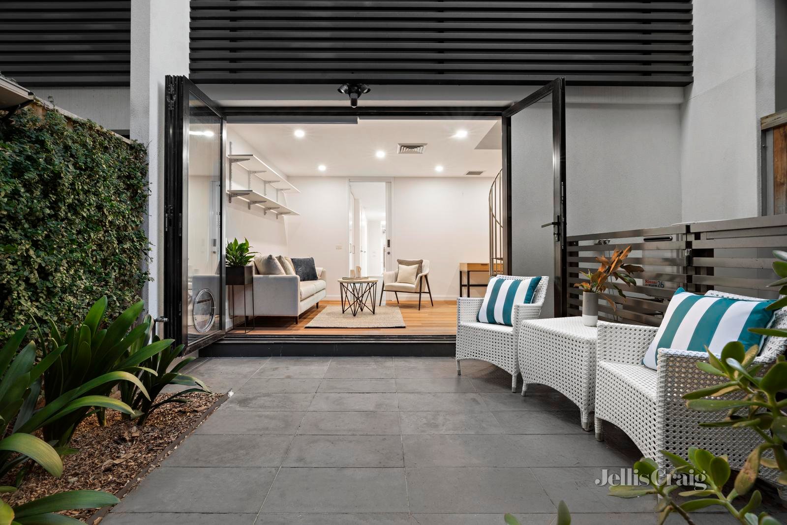18 Norfolk Place, Malvern image 9