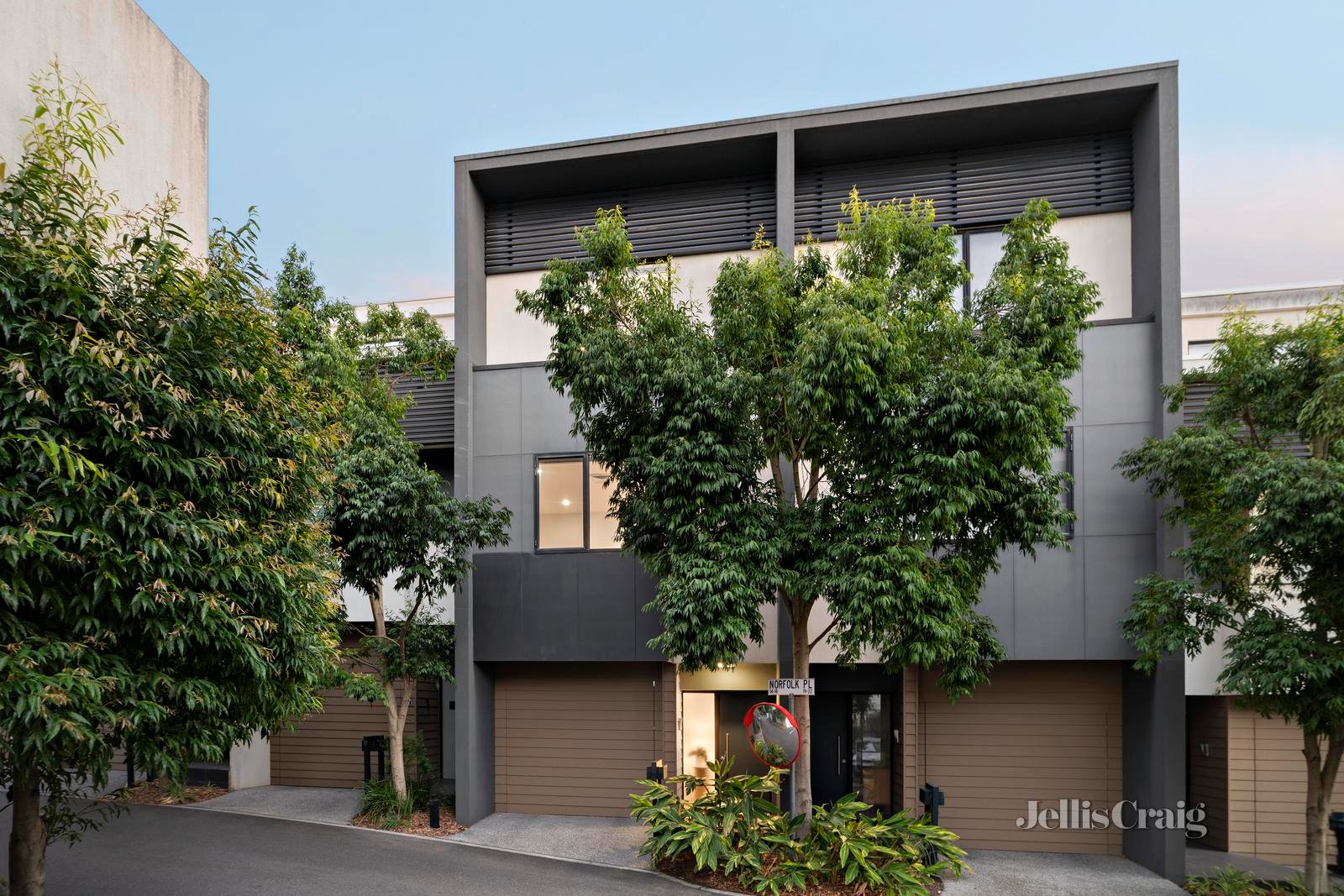 18 Norfolk Place, Malvern image 11