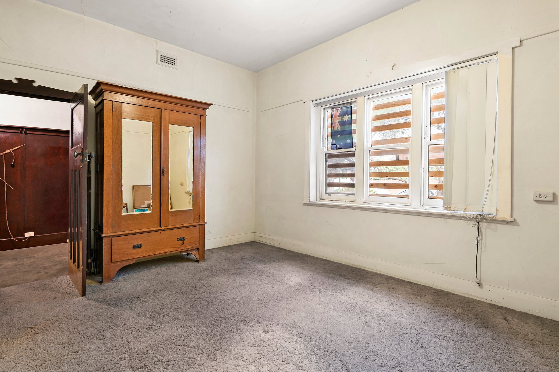Property Gallery Thumbnail 6