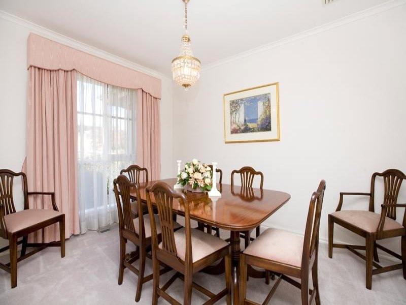 1/8 Orchard Crescent, Mont Albert North image 3