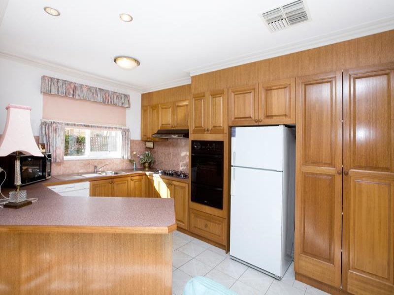1/8 Orchard Crescent, Mont Albert North image 4