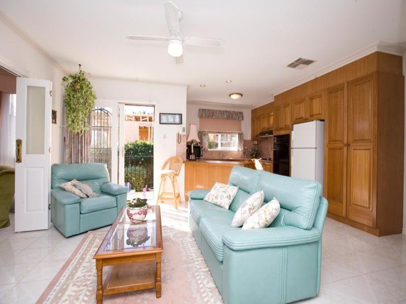 1/8 Orchard Crescent, Mont Albert North image 5