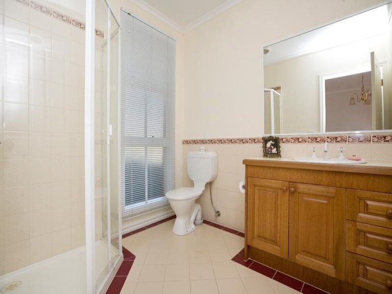 1/8 Orchard Crescent, Mont Albert North image 6