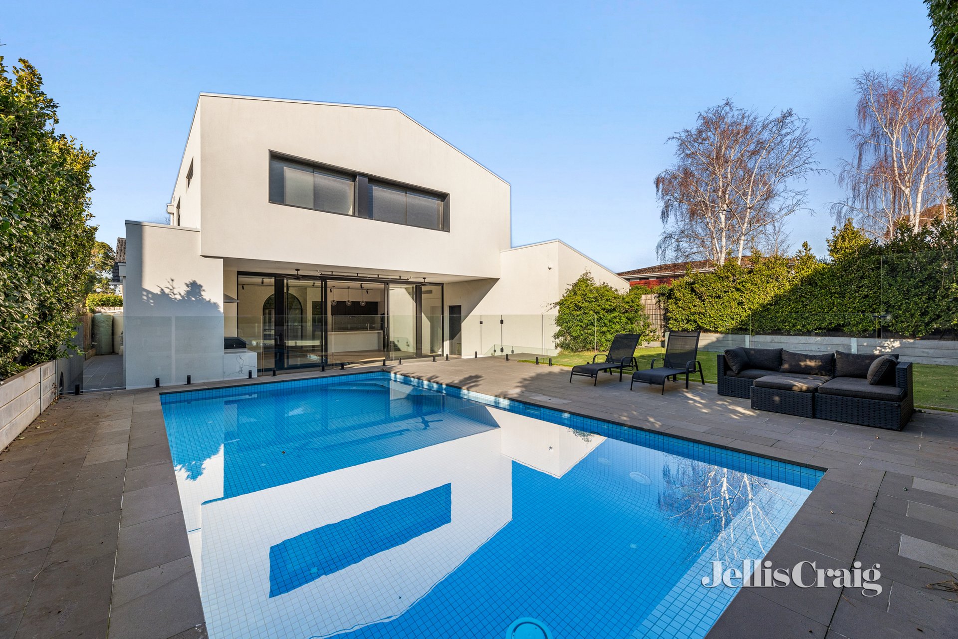 18 Orrong Cres, Camberwell image 1