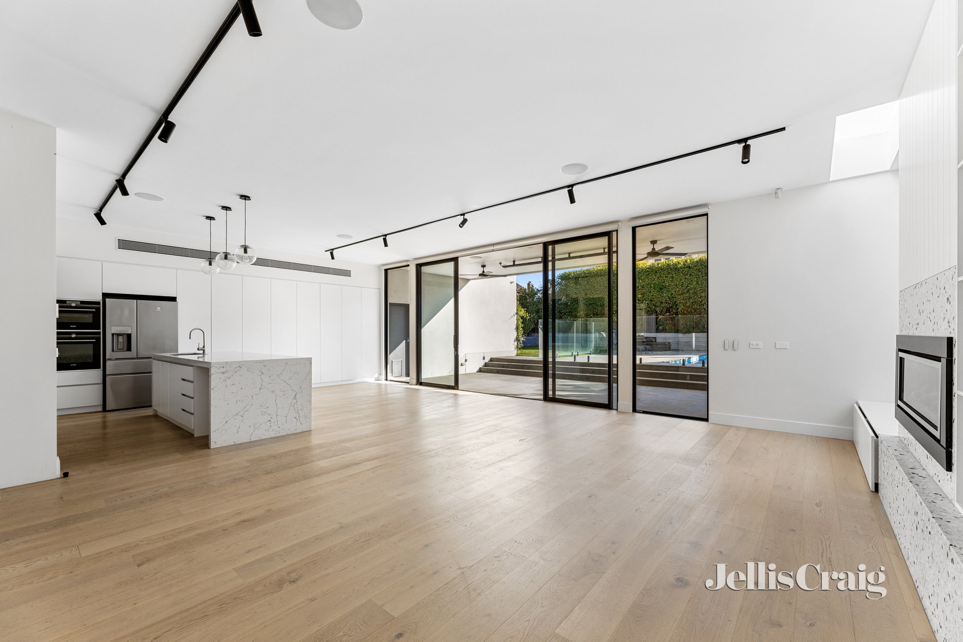 18 Orrong Cres, Camberwell image 2