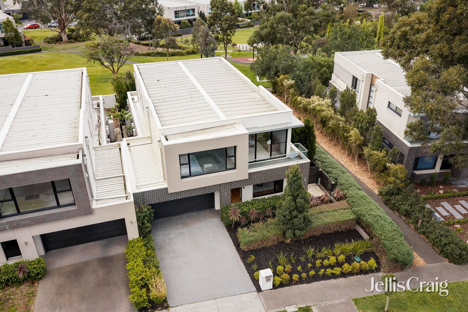 18 Park Avenue, Kew image 2