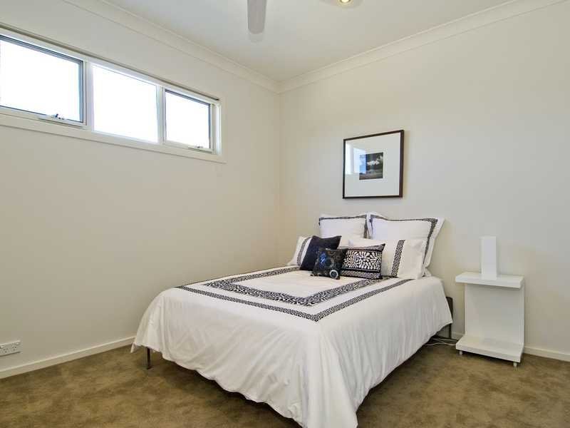 18 Park Crescent, South Geelong image 5