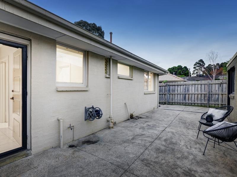 1/8 Paula Crescent, Doncaster East image 10