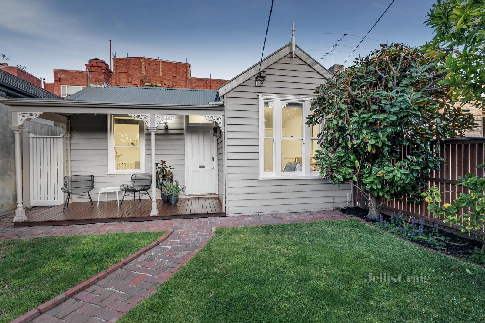 18 Prentice Street, St Kilda East image 1