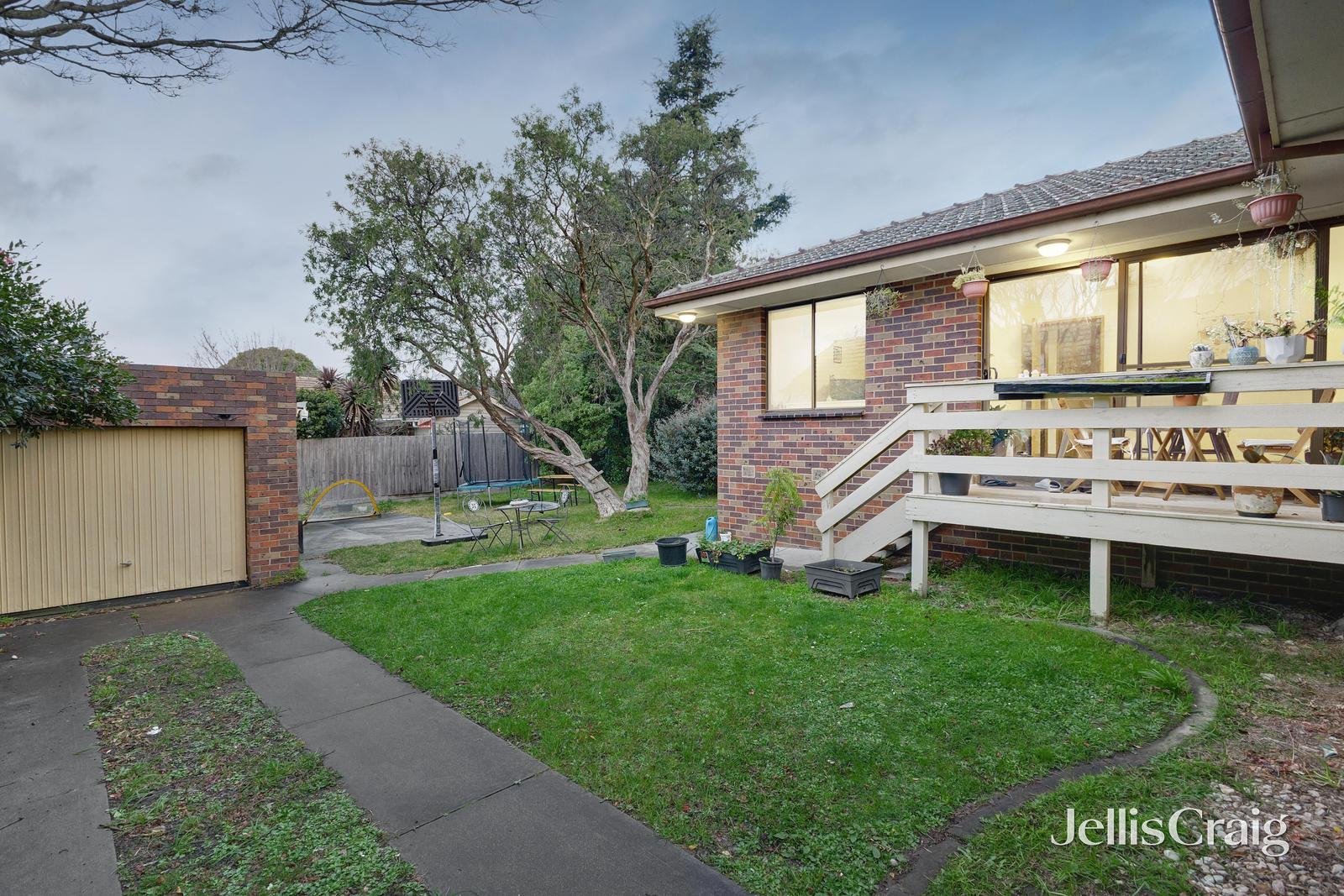 18 Proudfoot Street, Mont Albert image 8