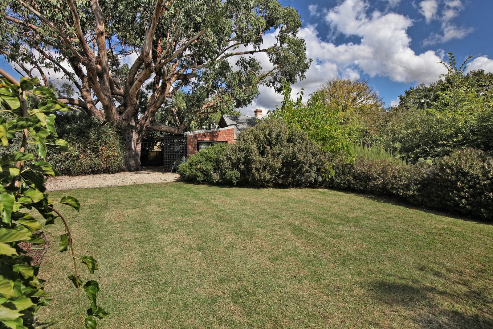 Property Gallery Thumbnail 12