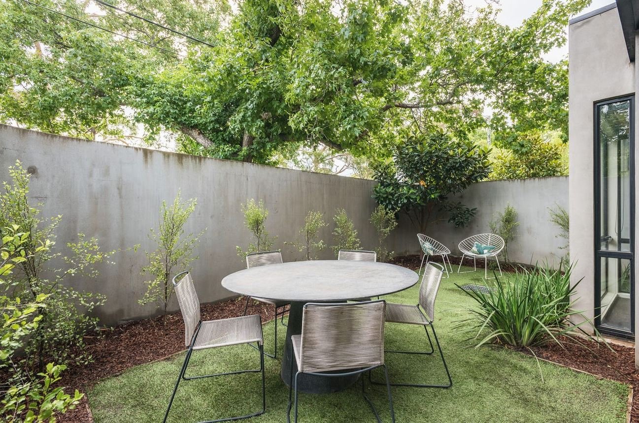 1/8 Railway Crescent, Bentleigh image 1