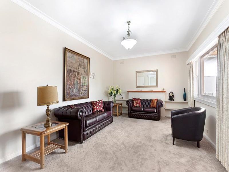 18 Rangeview Grove, Balwyn North image 2