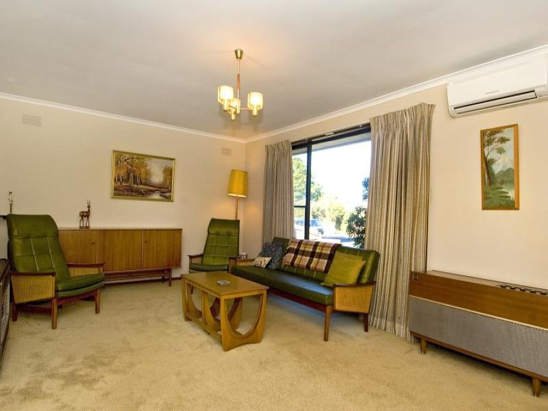 1/8 Regent Street, Belmont image 2
