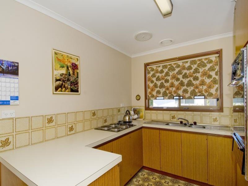 1/8 Regent Street, Belmont image 3