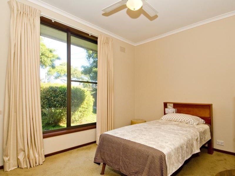1/8 Regent Street, Belmont image 6