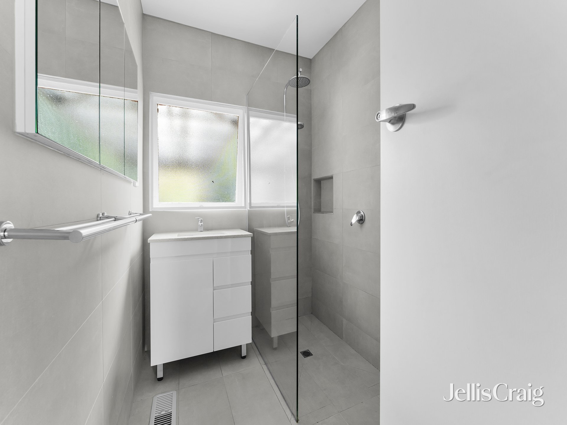 18 Roberts Street, Glen Waverley image 5