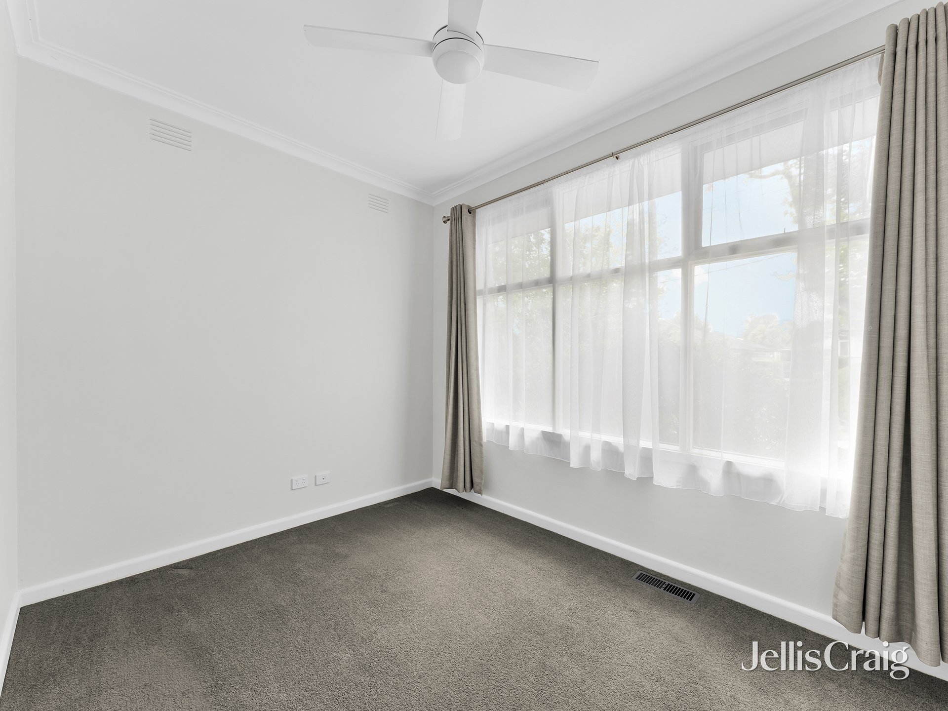 18 Roberts Street, Glen Waverley image 4