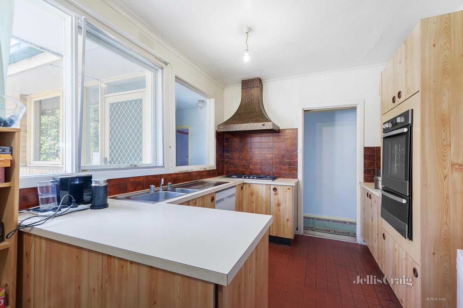18 Roderick Street, Doncaster East image 2