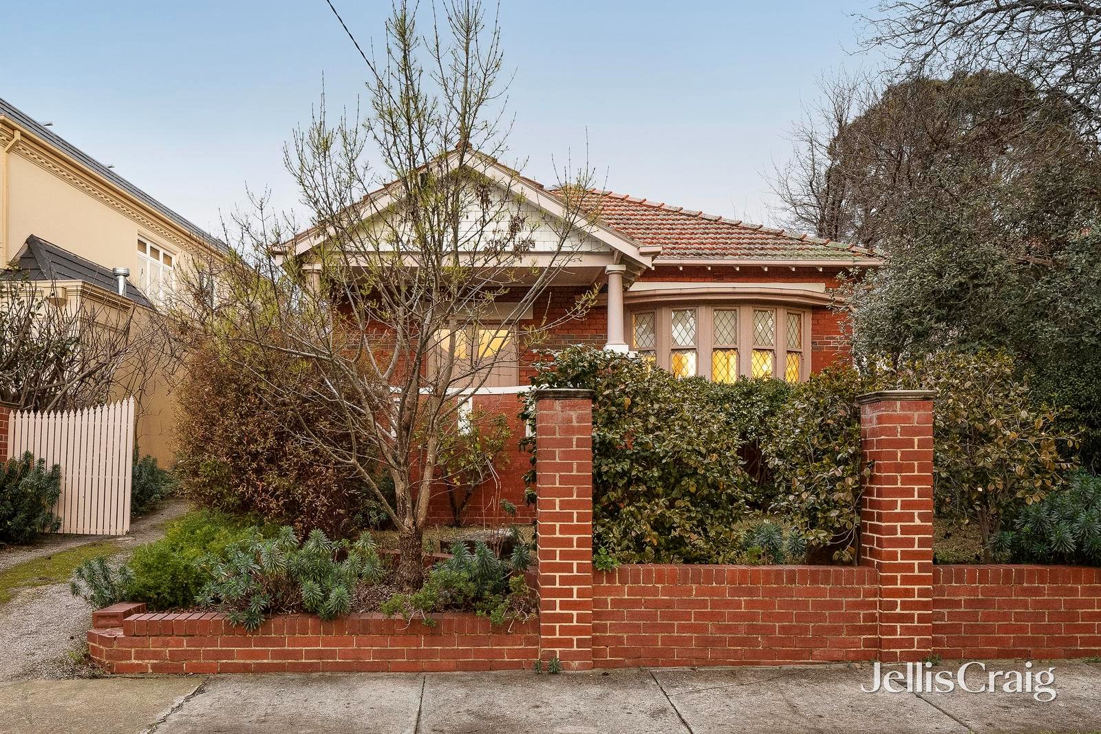 18 Rotherwood Road, Ivanhoe East image 1