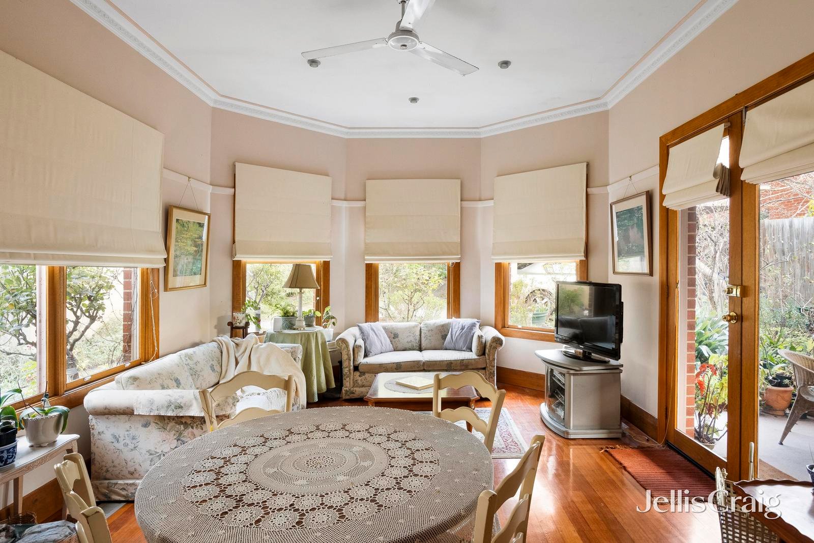 18 Rotherwood Road, Ivanhoe East image 5
