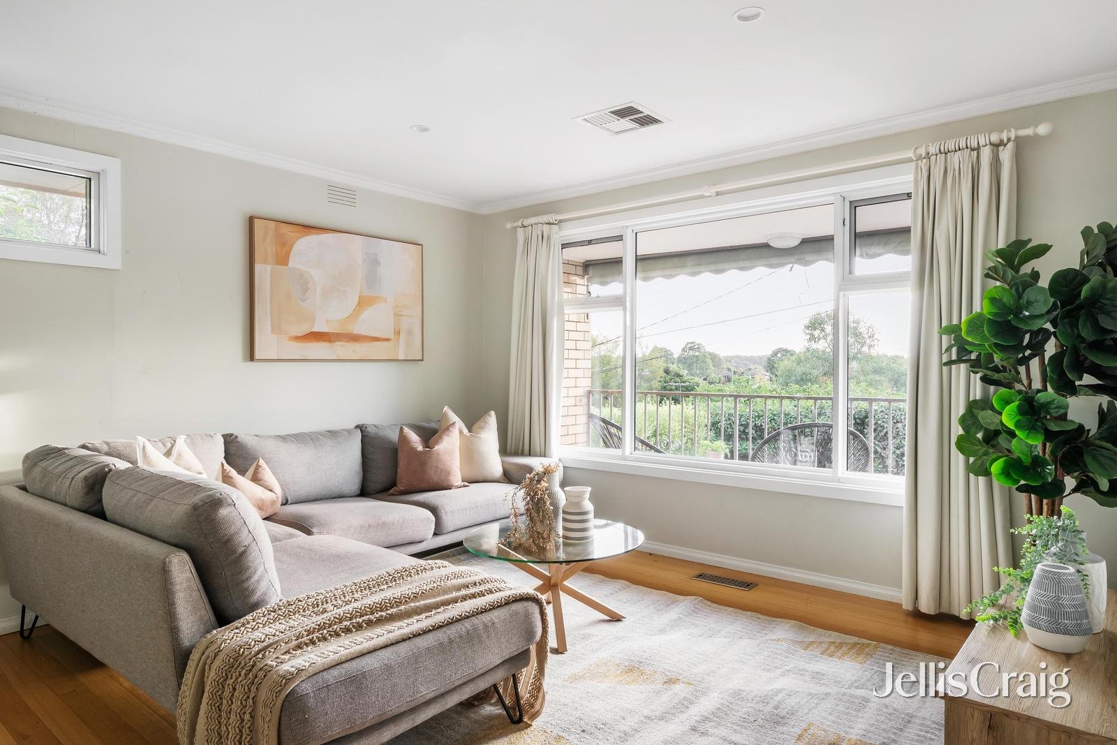 18 Russell Street, Greensborough image 2