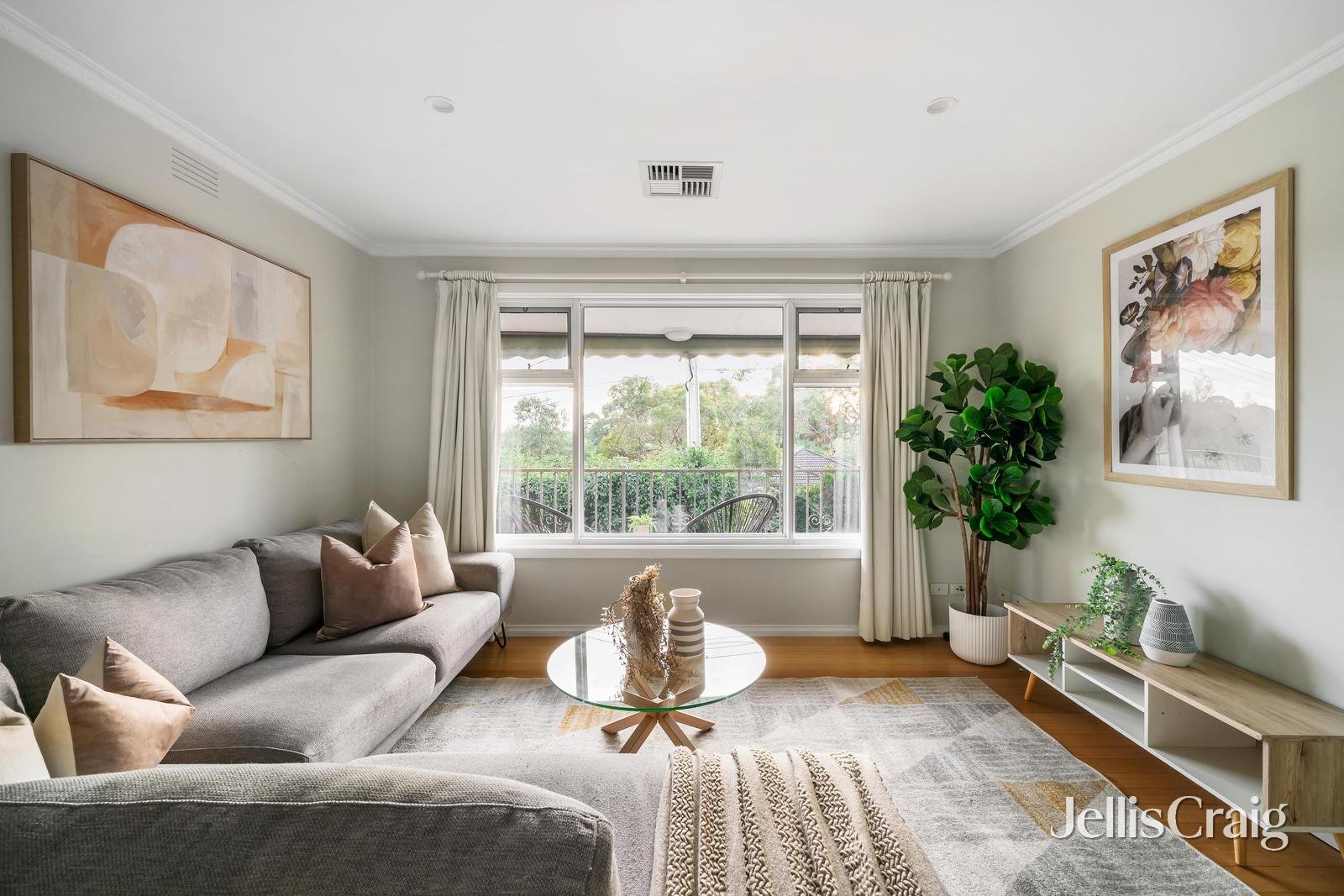 18 Russell Street, Greensborough image 3