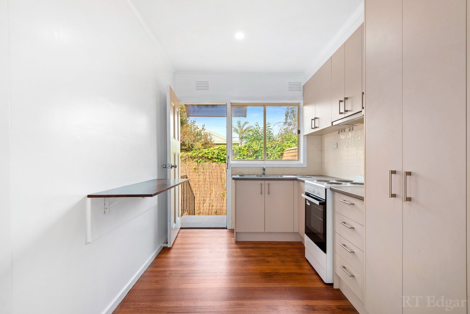 Property Gallery Thumbnail 3