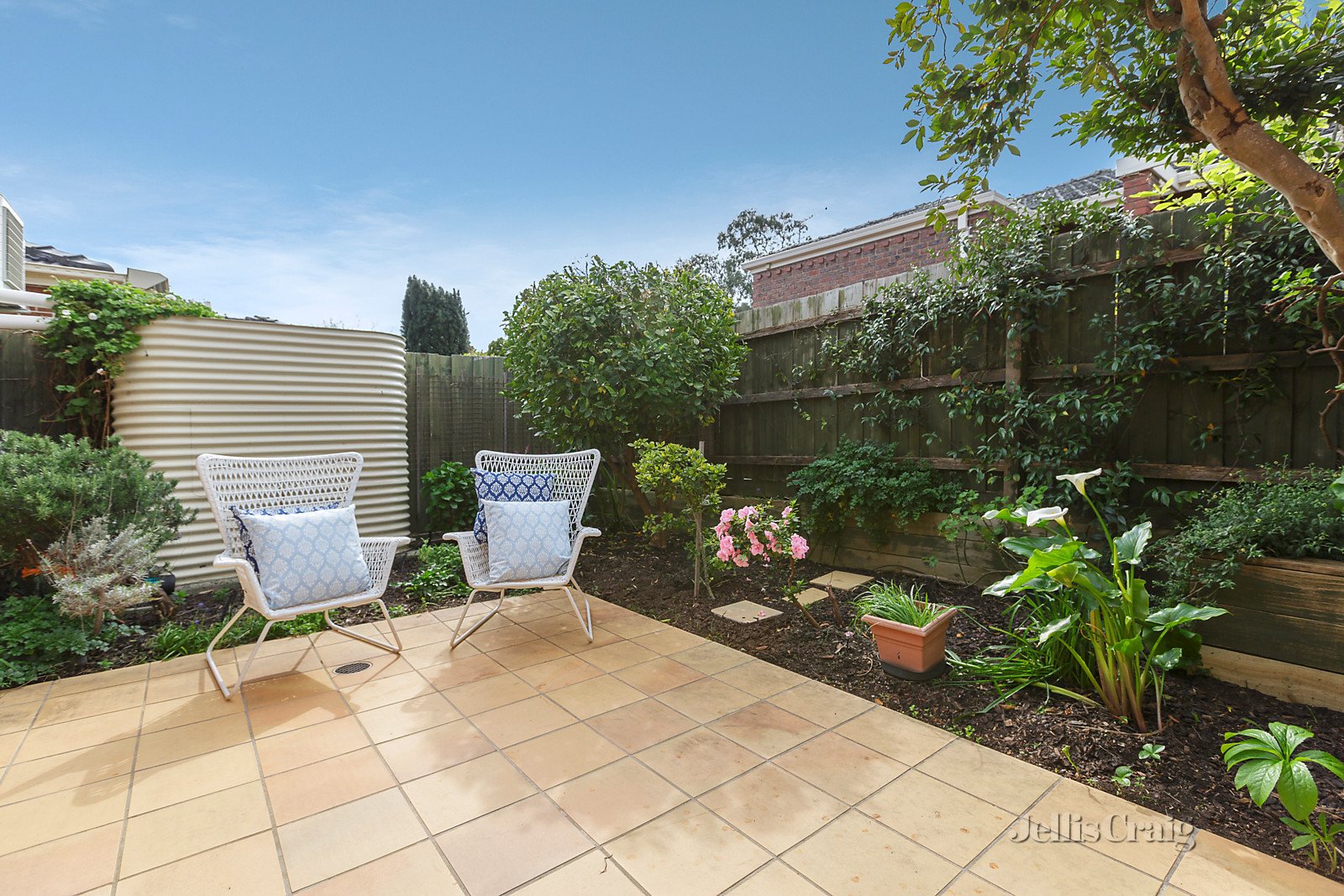 1/8 Severn Street, Balwyn North image 2